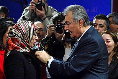  Deniz Baykal ve CHP'nin İlk Türbanlı Üyesi 2008