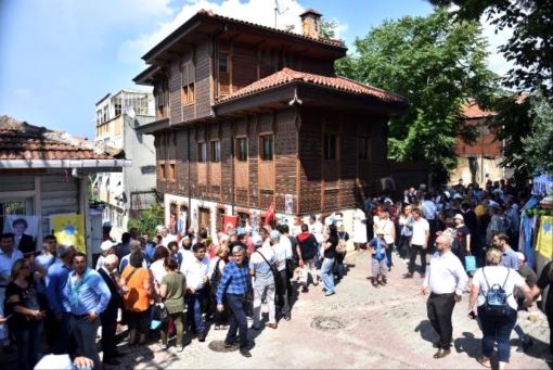  Akşener'in Üsküdar'daki Evi ve İYİ Partililer